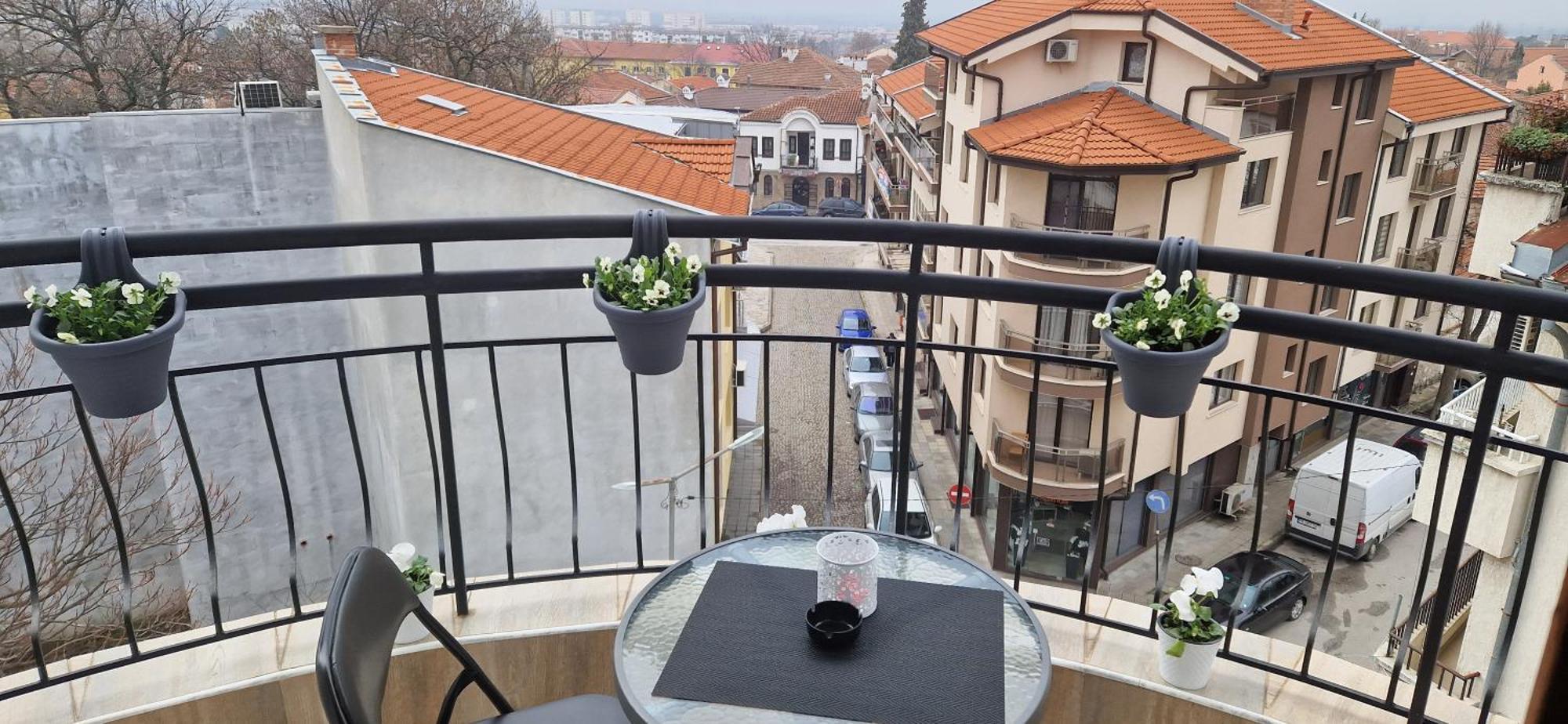 Black And White Apartment Karlovo Buitenkant foto