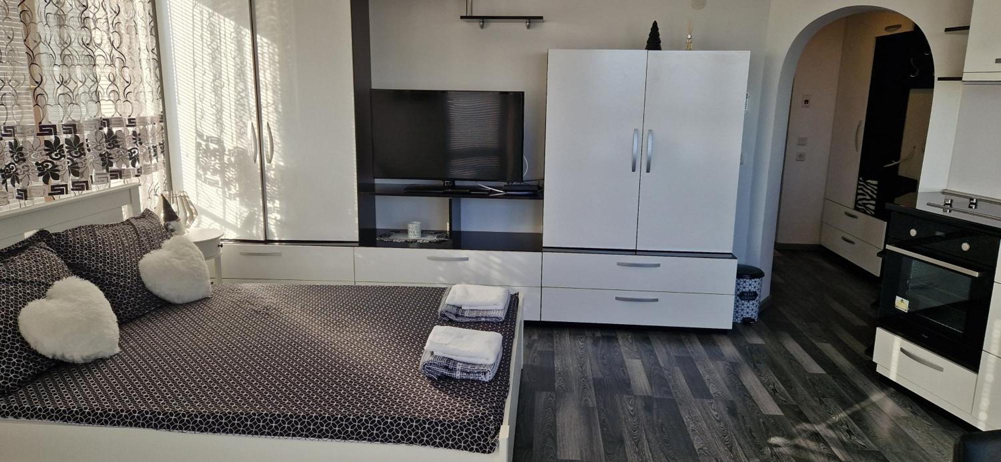 Black And White Apartment Karlovo Buitenkant foto
