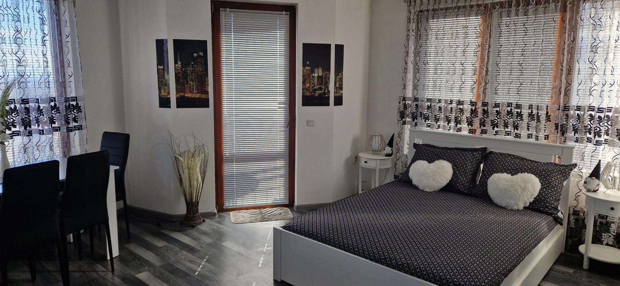 Black And White Apartment Karlovo Buitenkant foto