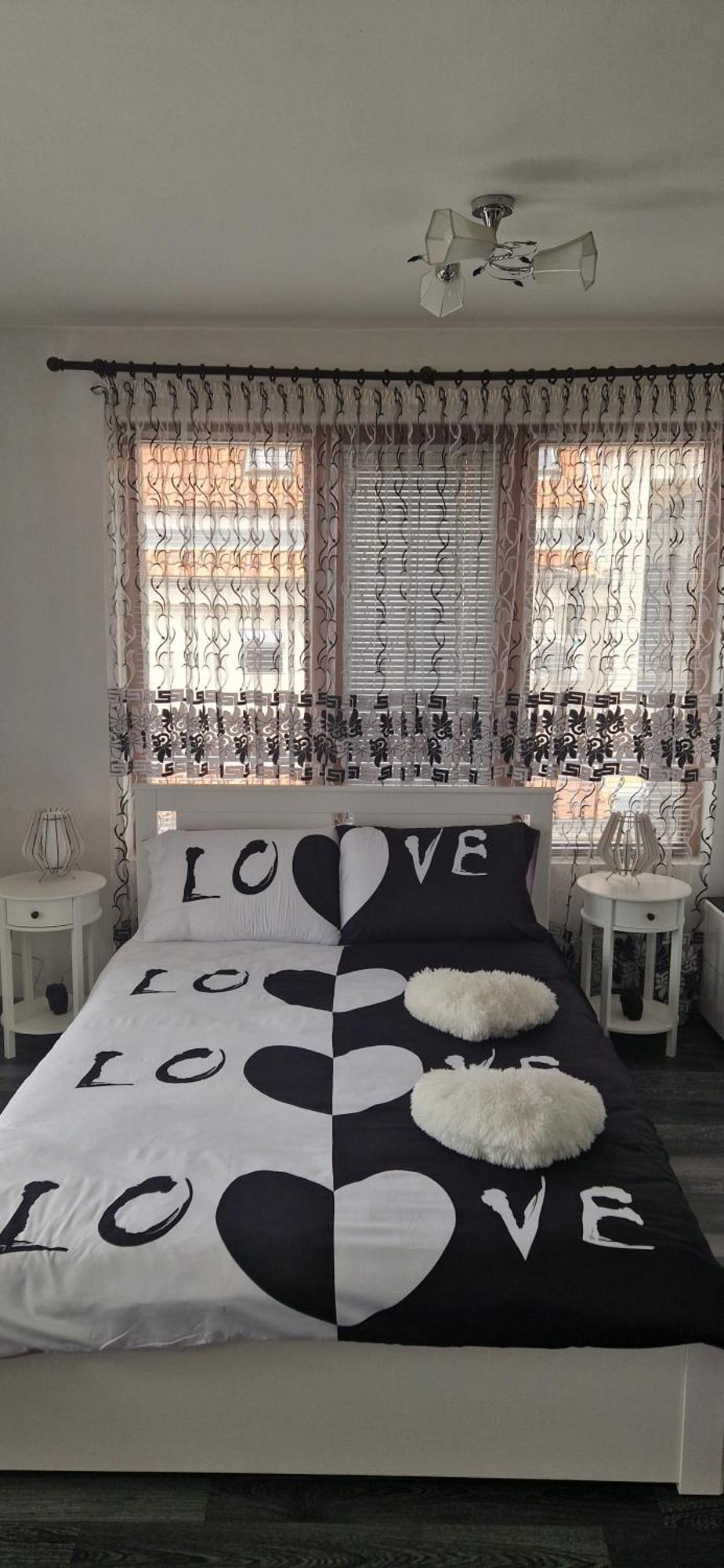 Black And White Apartment Karlovo Buitenkant foto