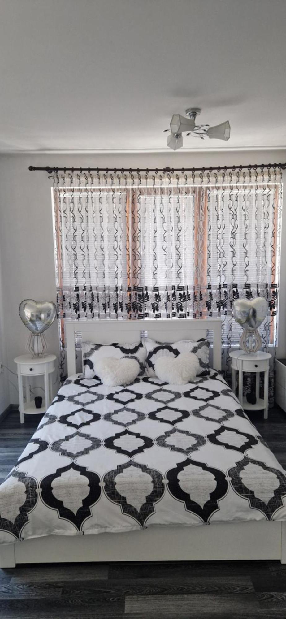 Black And White Apartment Karlovo Buitenkant foto